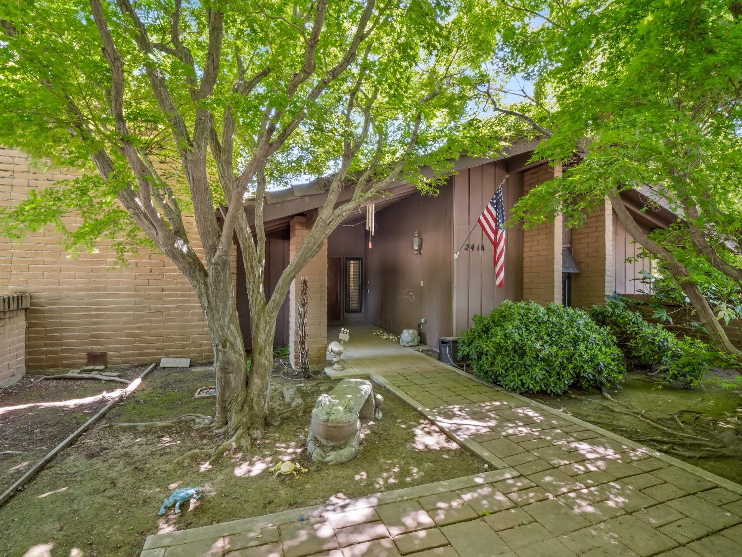 2414 Country Club Ln, Selma, CA 93662