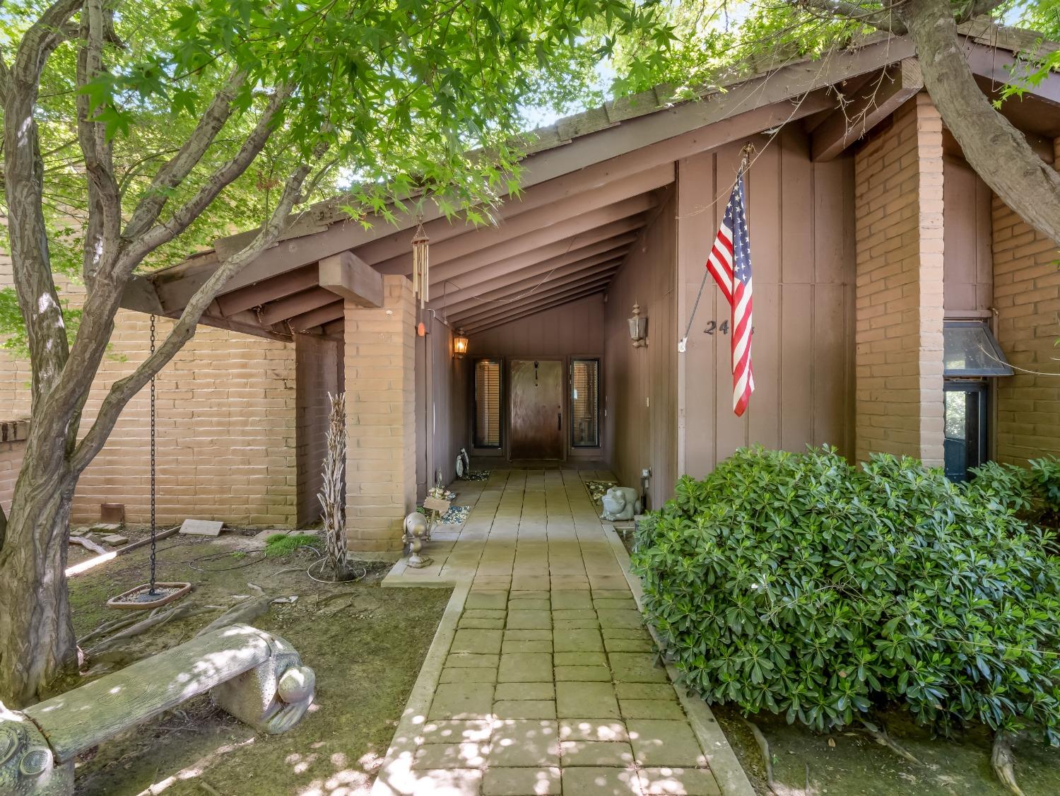 2414 Country Club Ln, Selma, CA 93662