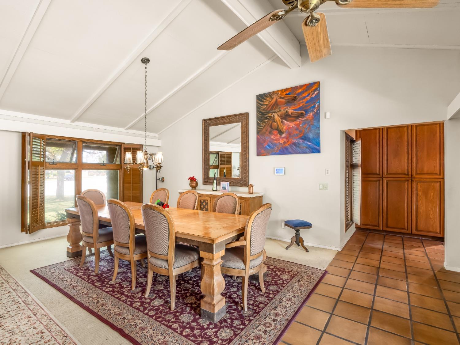 2414 Country Club Ln, Selma, CA 93662