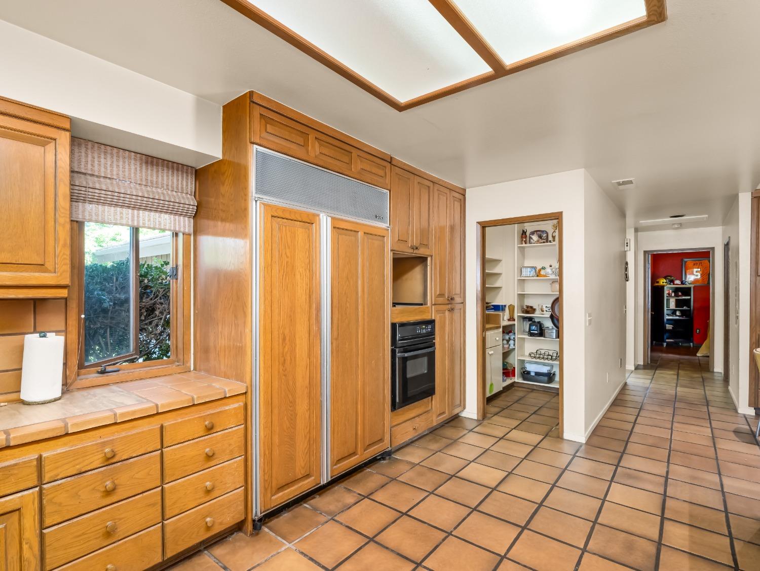 2414 Country Club Ln, Selma, CA 93662