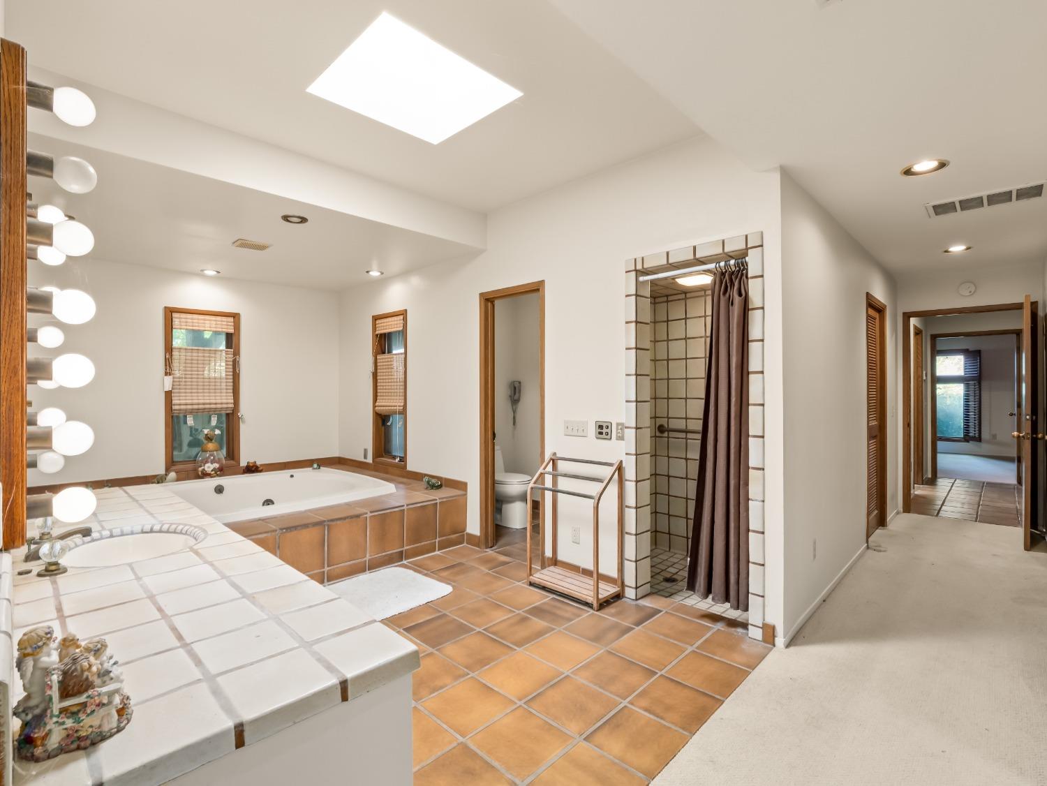 2414 Country Club Ln, Selma, CA 93662