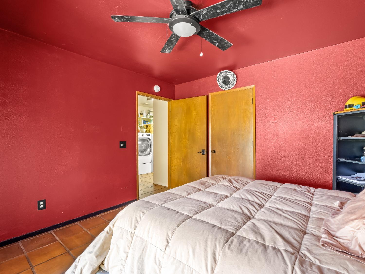 2414 Country Club Ln, Selma, CA 93662