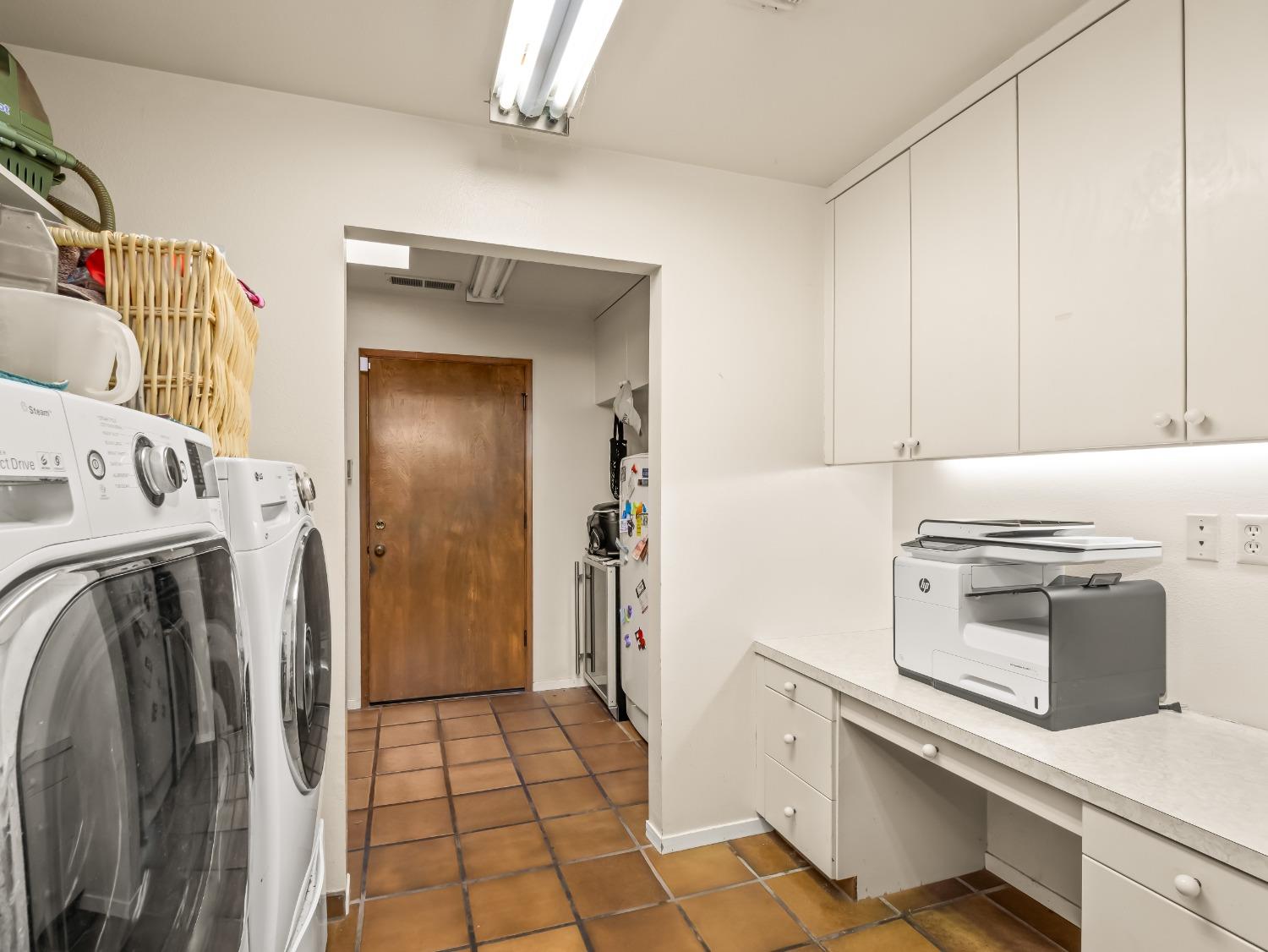 2414 Country Club Ln, Selma, CA 93662