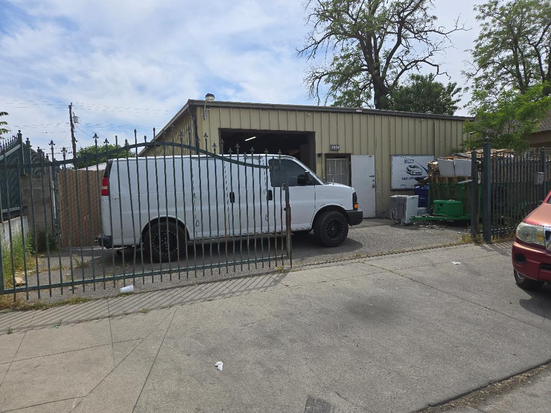 2024 E Lewis Ave, Fresno, CA 9370