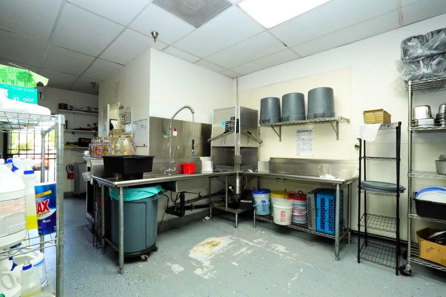 3050 W Shaw Ave, Fresno, CA 93711