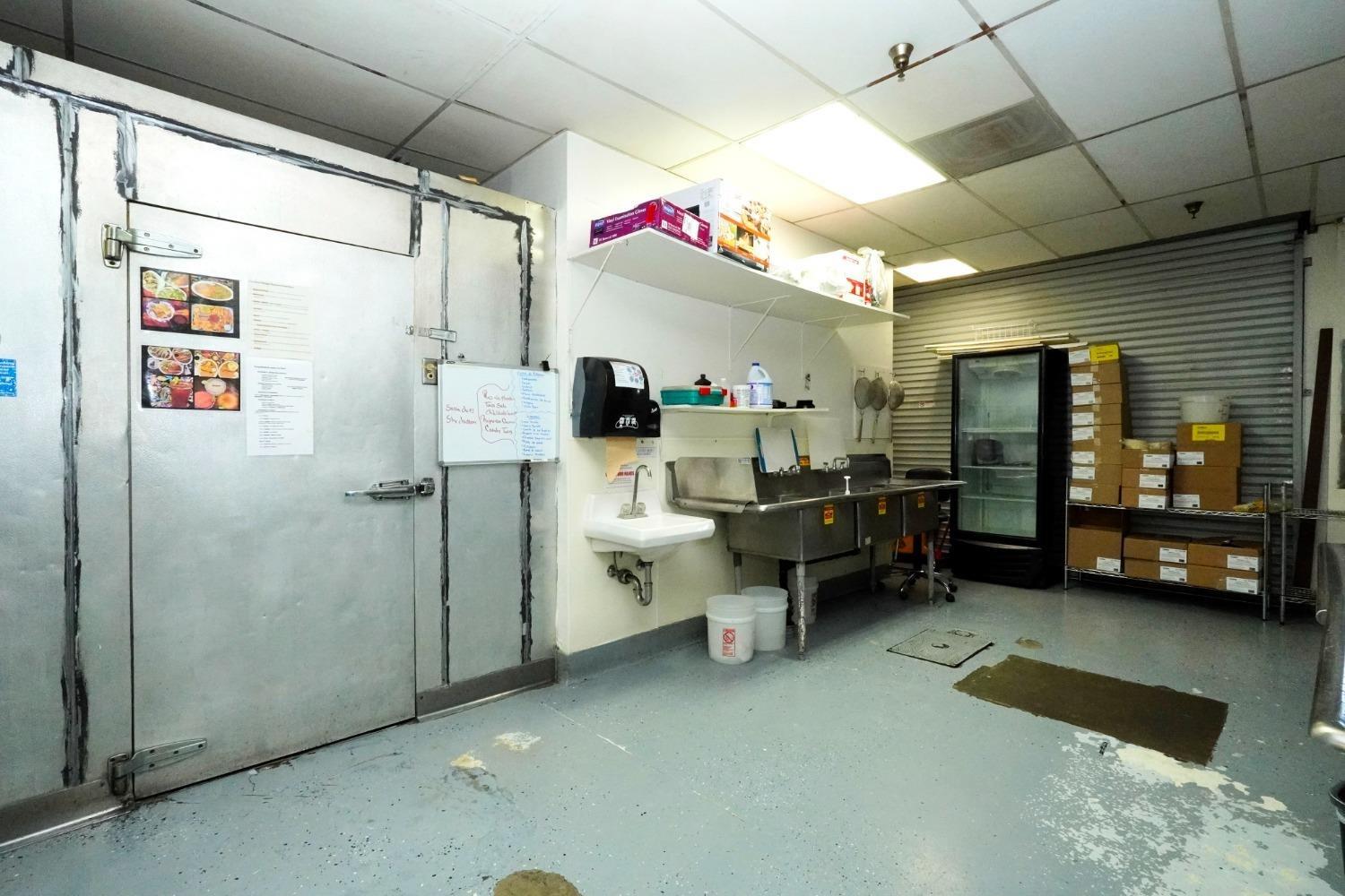 3050 W Shaw Ave, Fresno, CA 93711