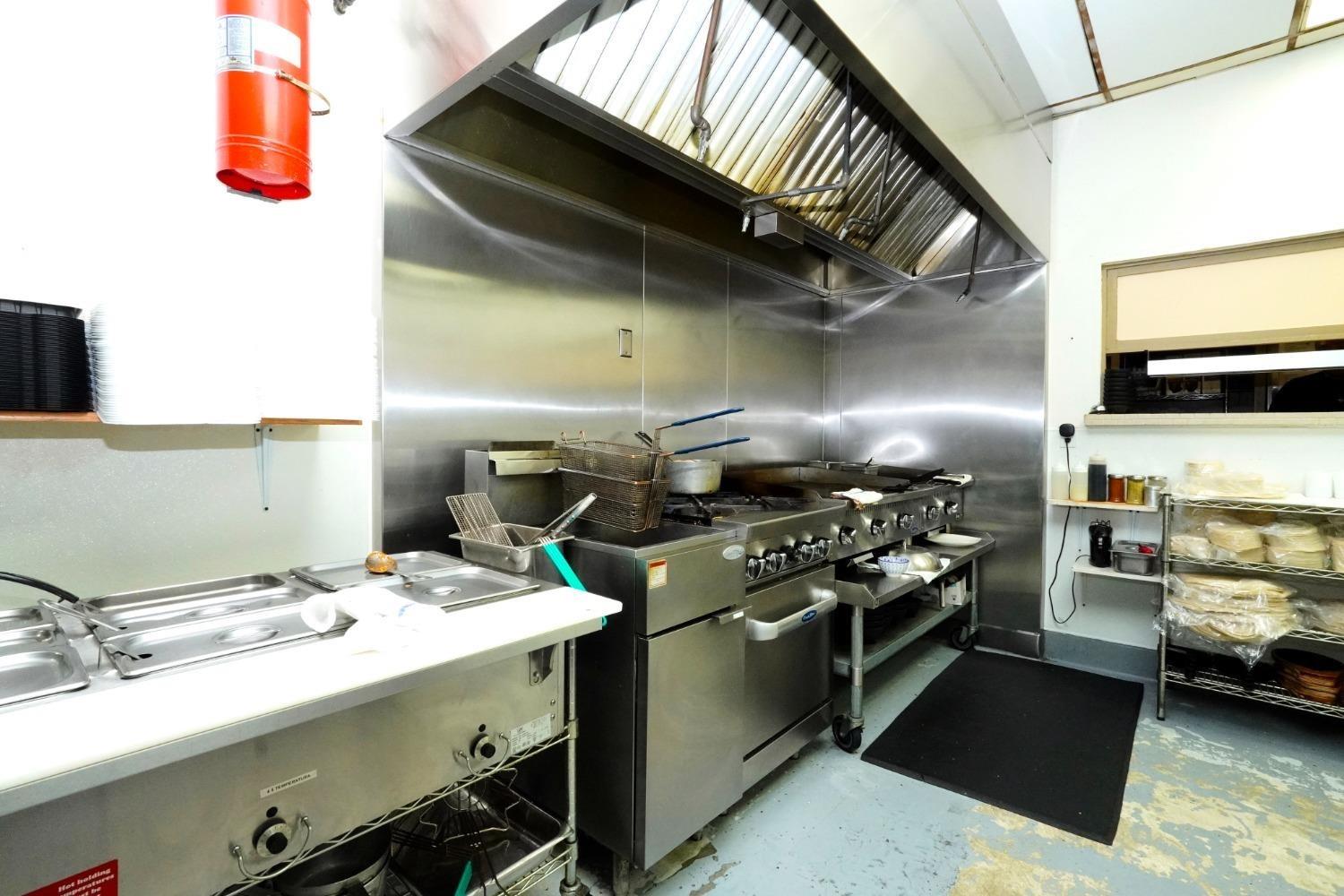 3050 W Shaw Ave, Fresno, CA 93711