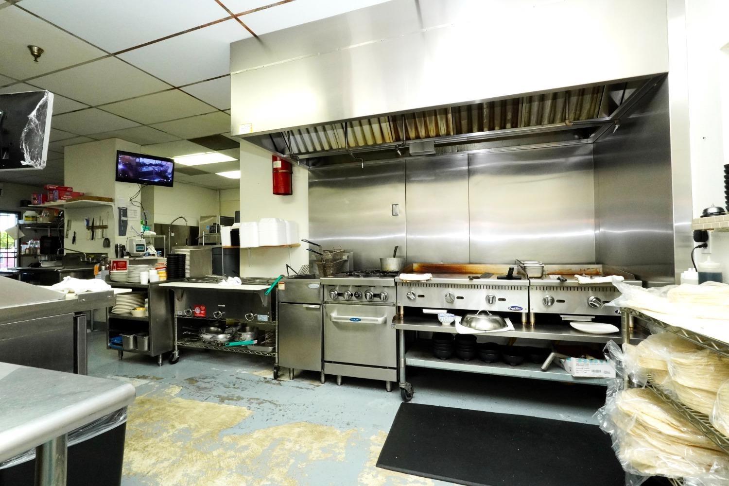 3050 W Shaw Ave, Fresno, CA 93711