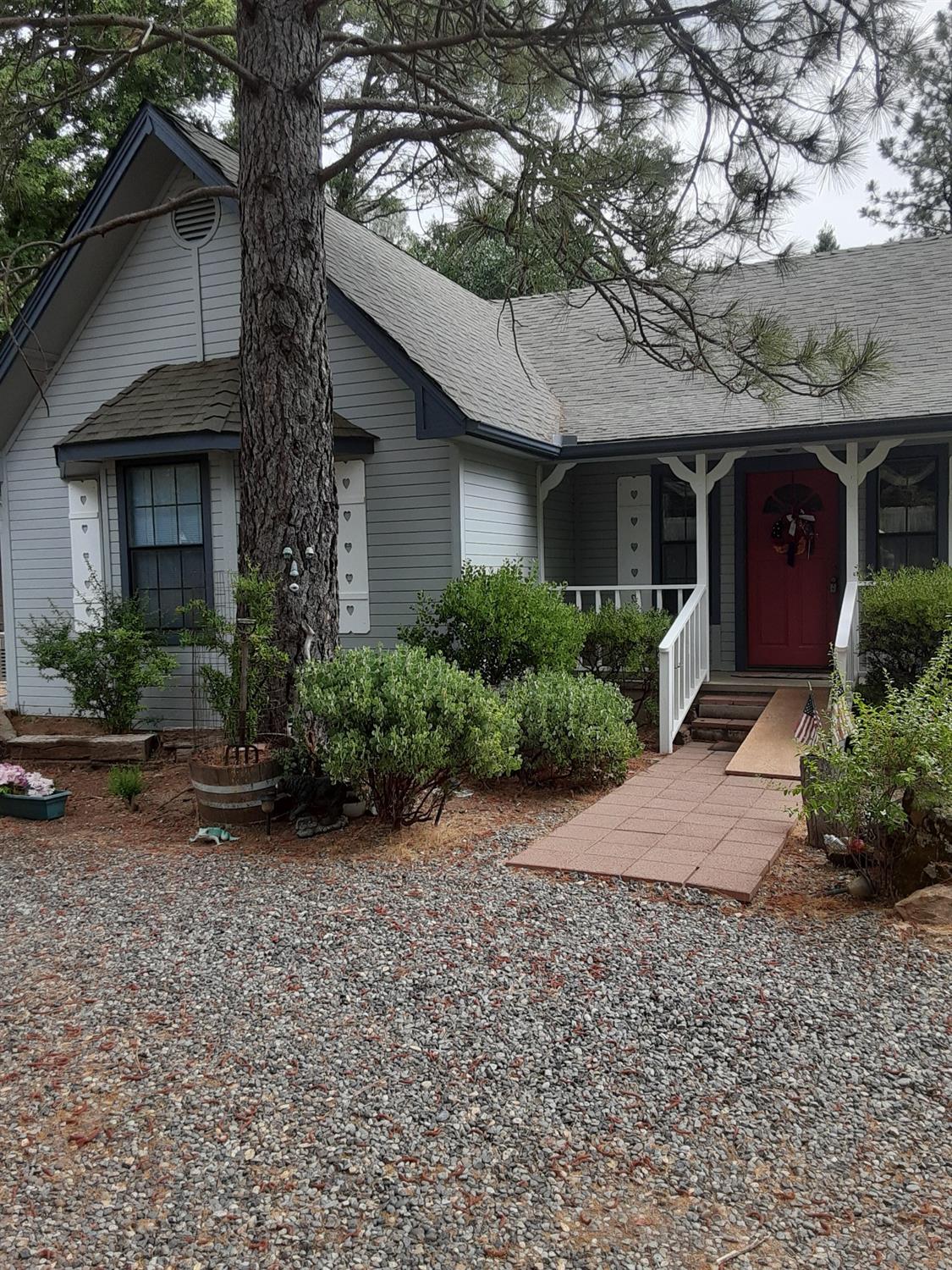 51192 Bon Veu Dr, Oakhurst, CA 93644