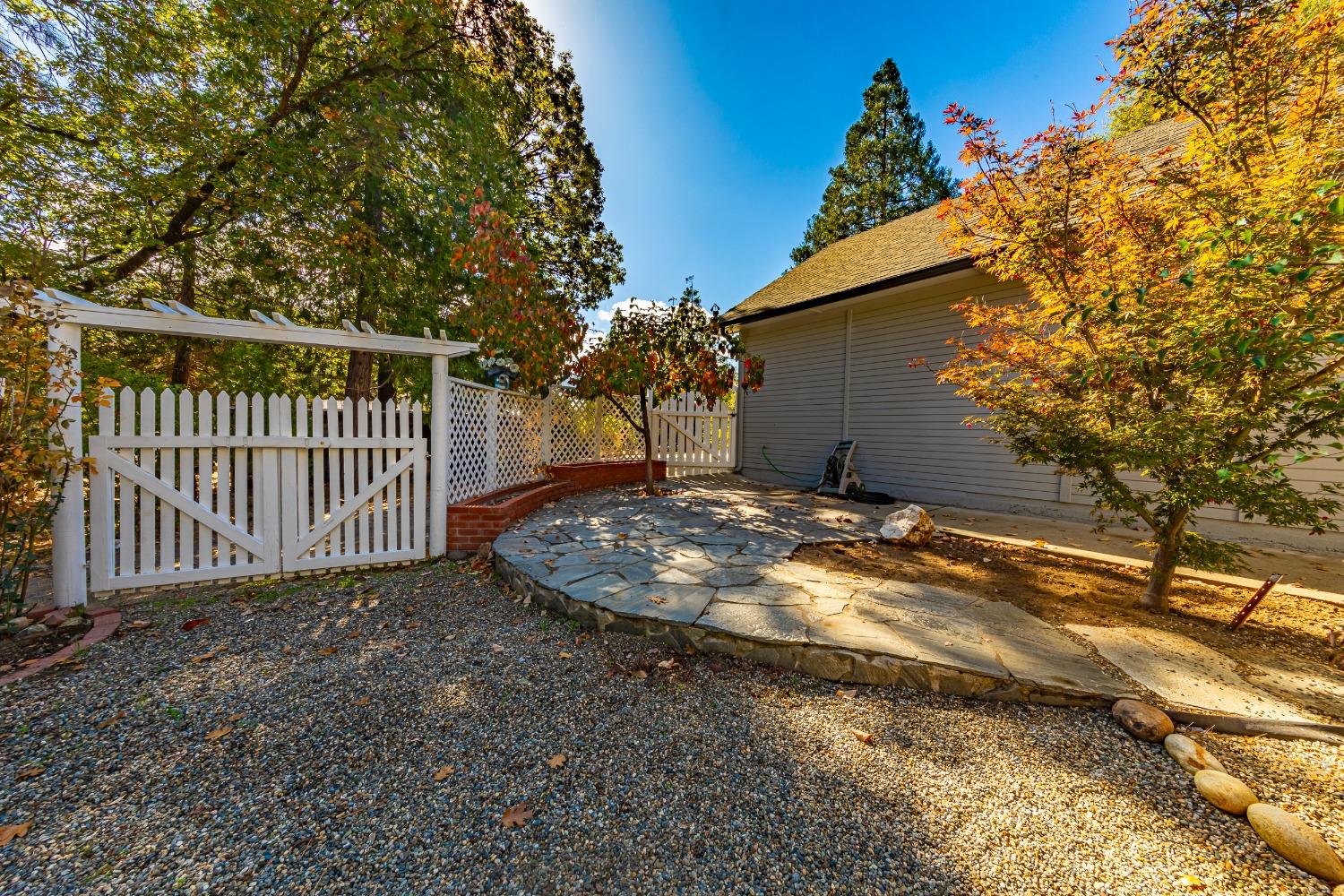 51192 Bon Veu Dr, Oakhurst, CA 93644