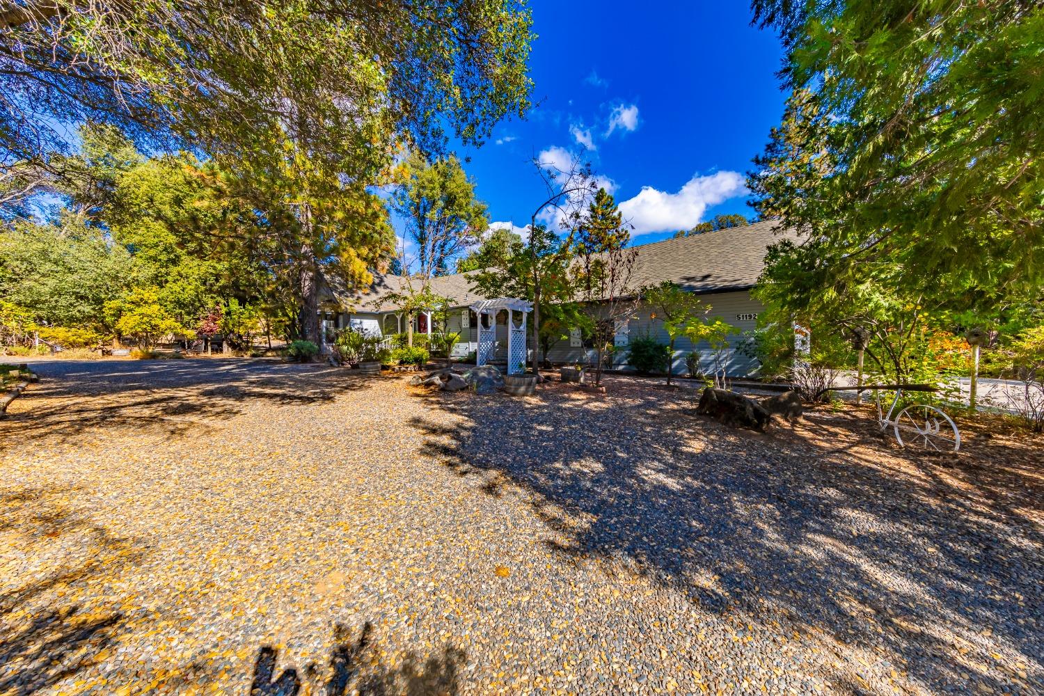 51192 Bon Veu Dr, Oakhurst, CA 93644