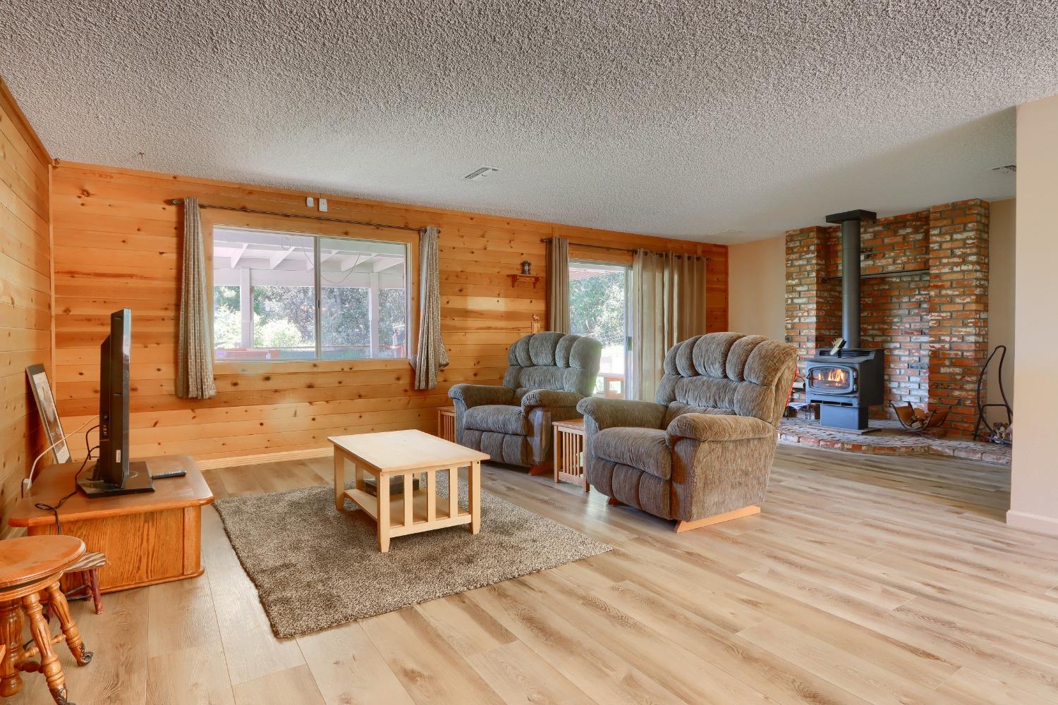 42275 Buckeye Rd, Oakhurst, CA 93644