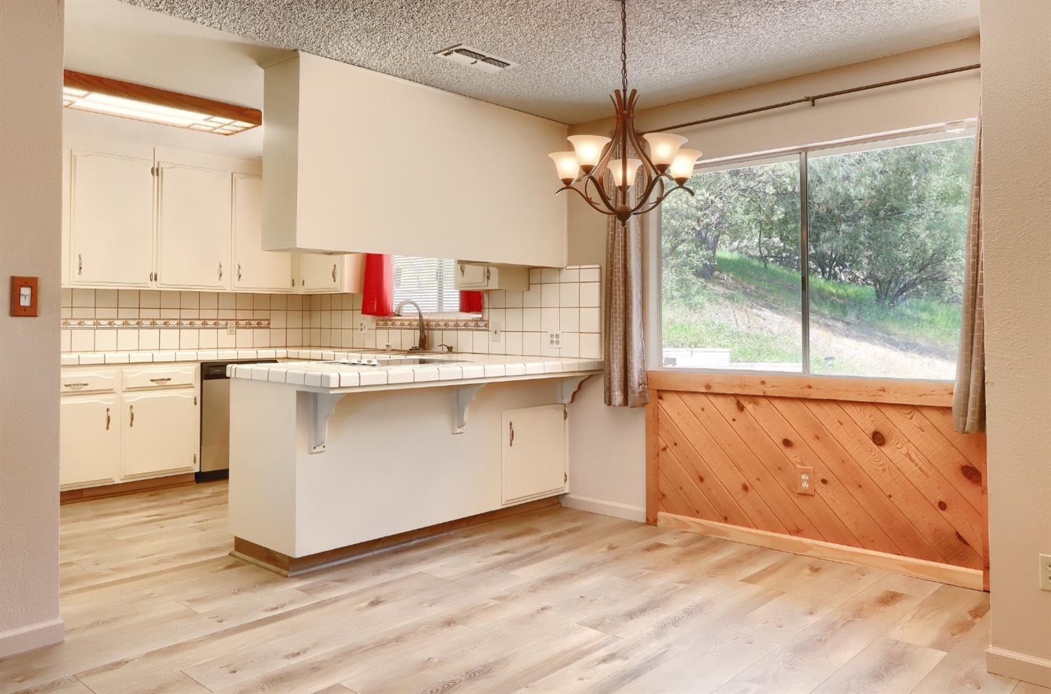 42275 Buckeye Rd, Oakhurst, CA 93644