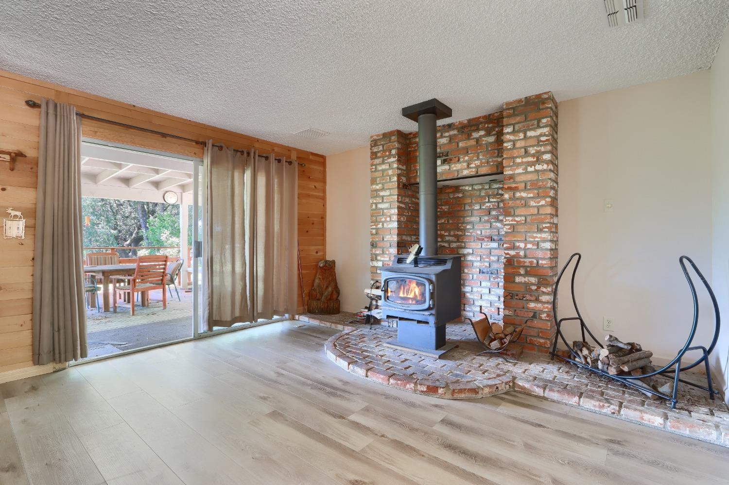 42275 Buckeye Rd, Oakhurst, CA 93644