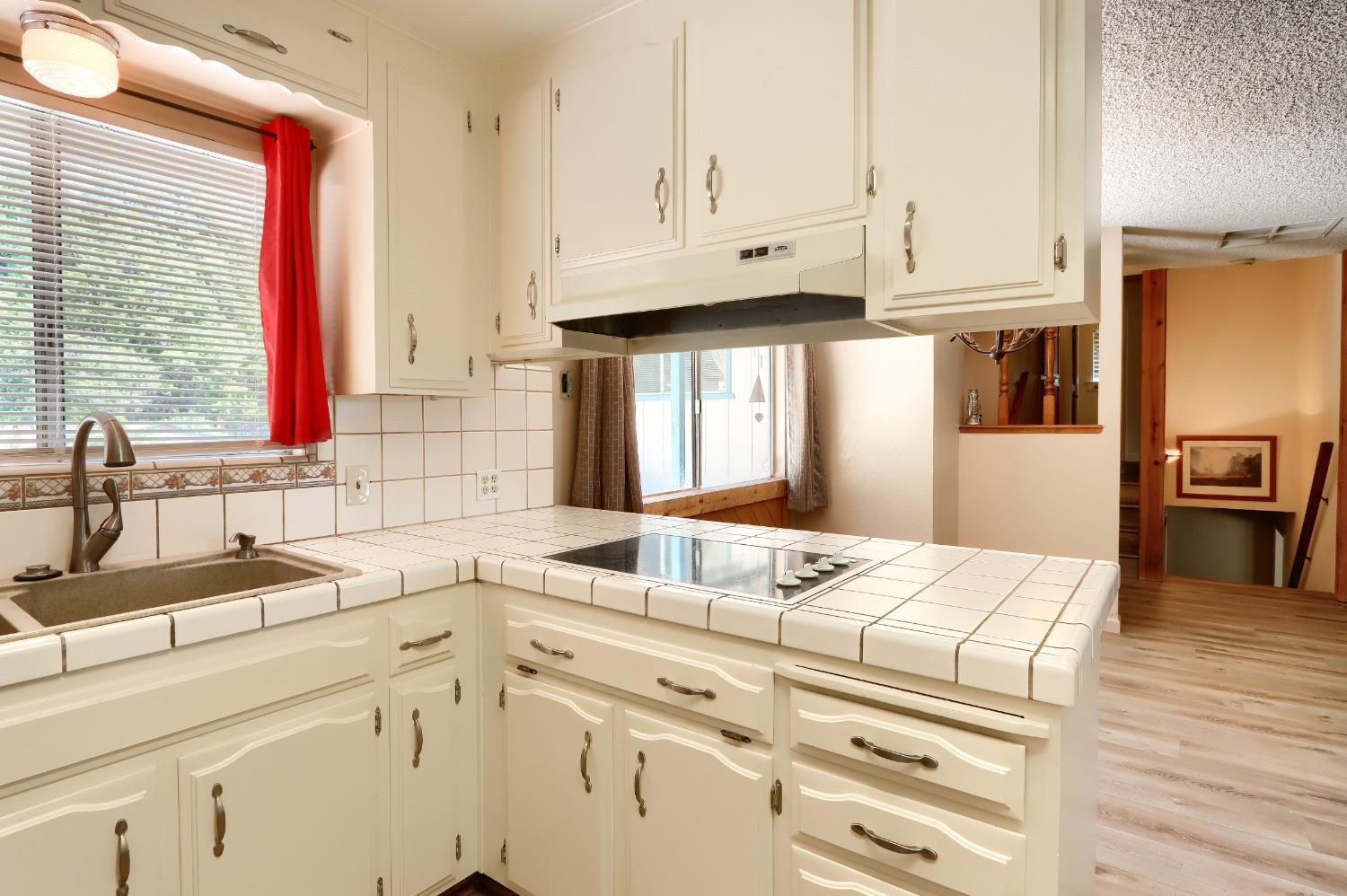 42275 Buckeye Rd, Oakhurst, CA 93644