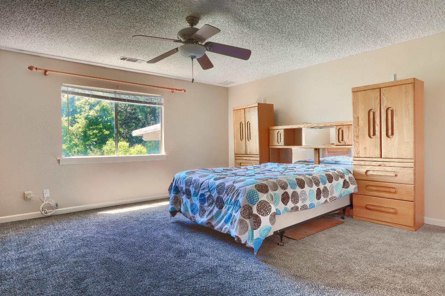 42275 Buckeye Rd, Oakhurst, CA 93644