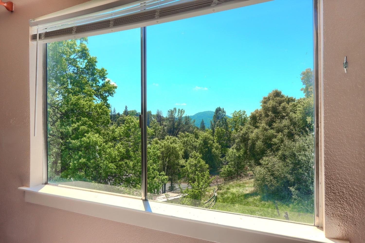 42275 Buckeye Rd, Oakhurst, CA 93644