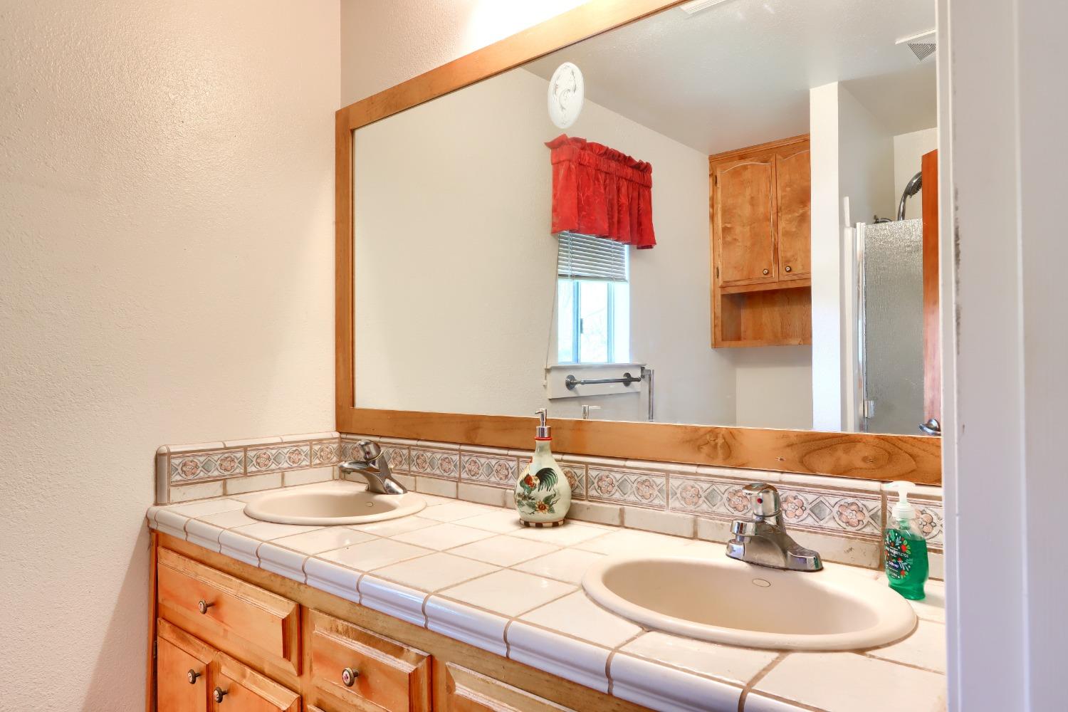 42275 Buckeye Rd, Oakhurst, CA 93644