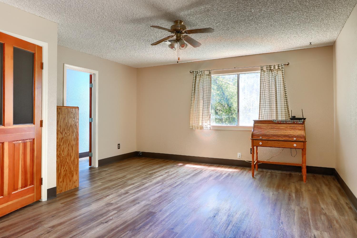 42275 Buckeye Rd, Oakhurst, CA 93644