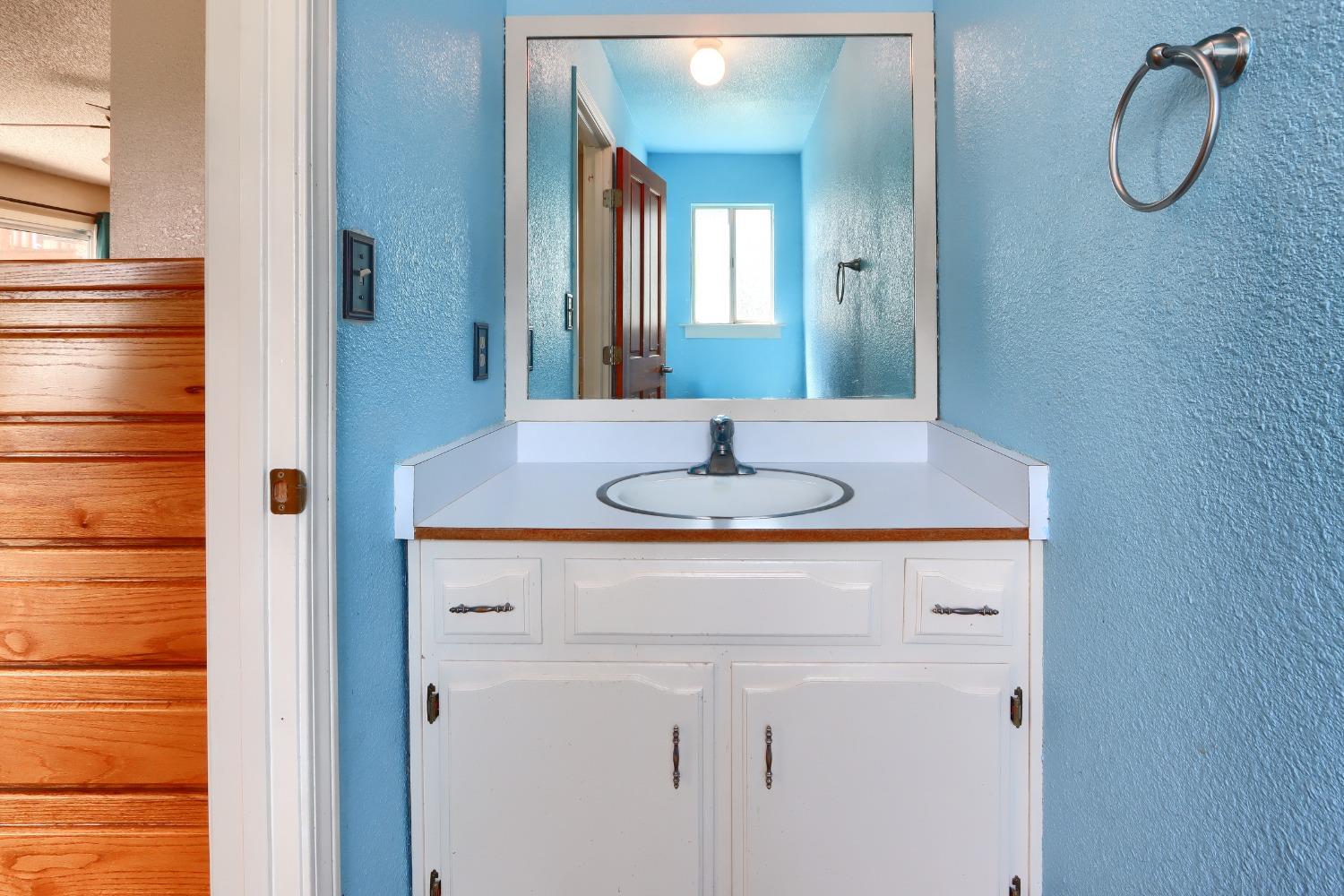 42275 Buckeye Rd, Oakhurst, CA 93644