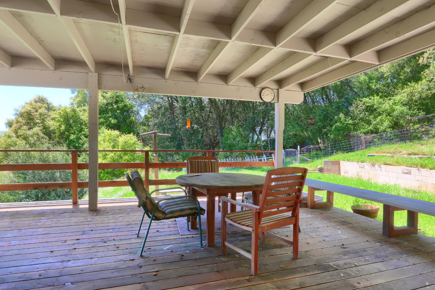 42275 Buckeye Rd, Oakhurst, CA 93644