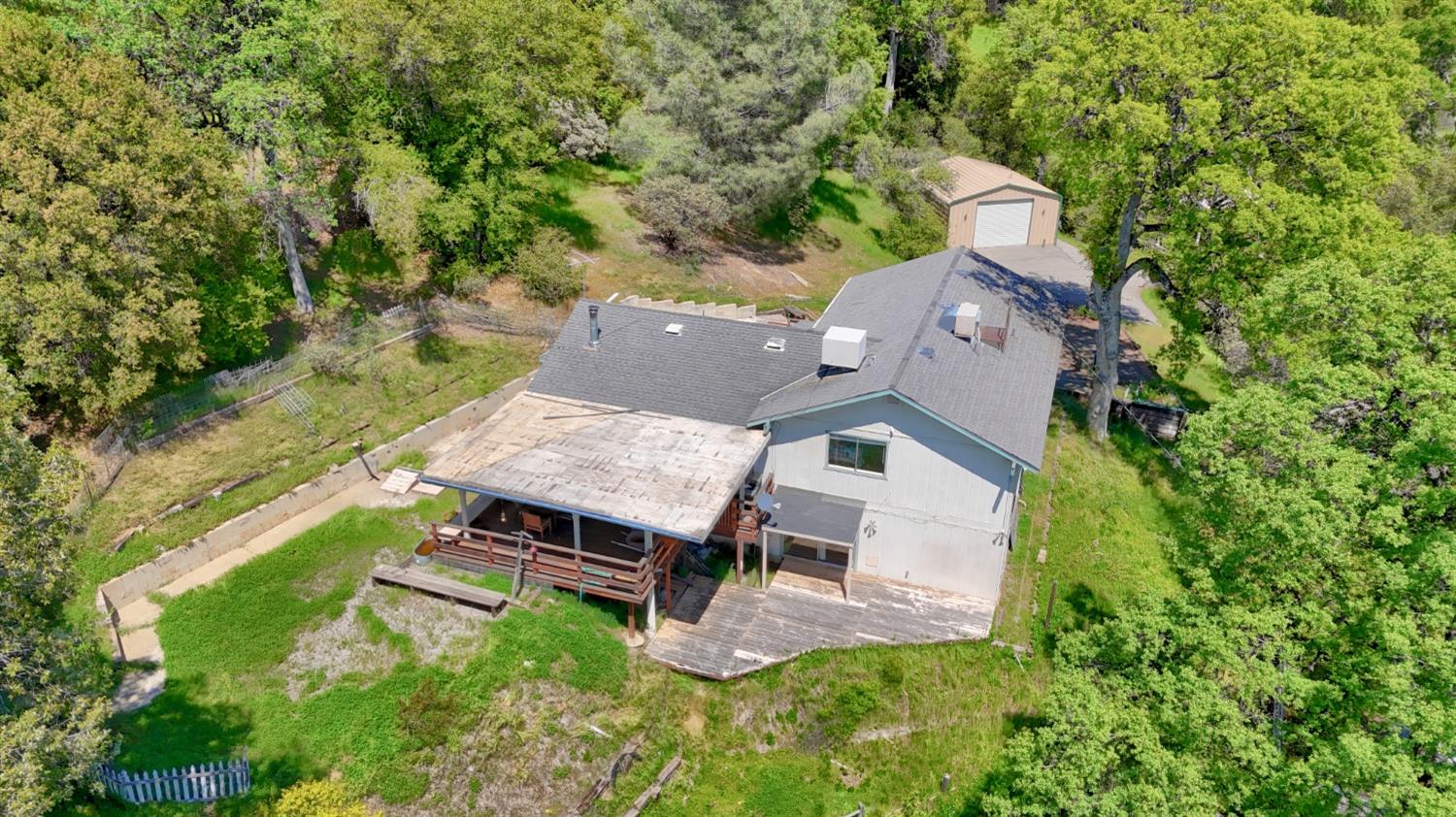 42275 Buckeye Rd, Oakhurst, CA 93644