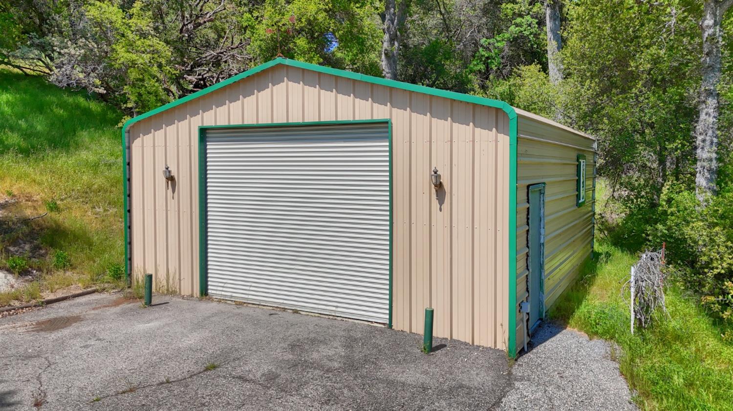 42275 Buckeye Rd, Oakhurst, CA 93644