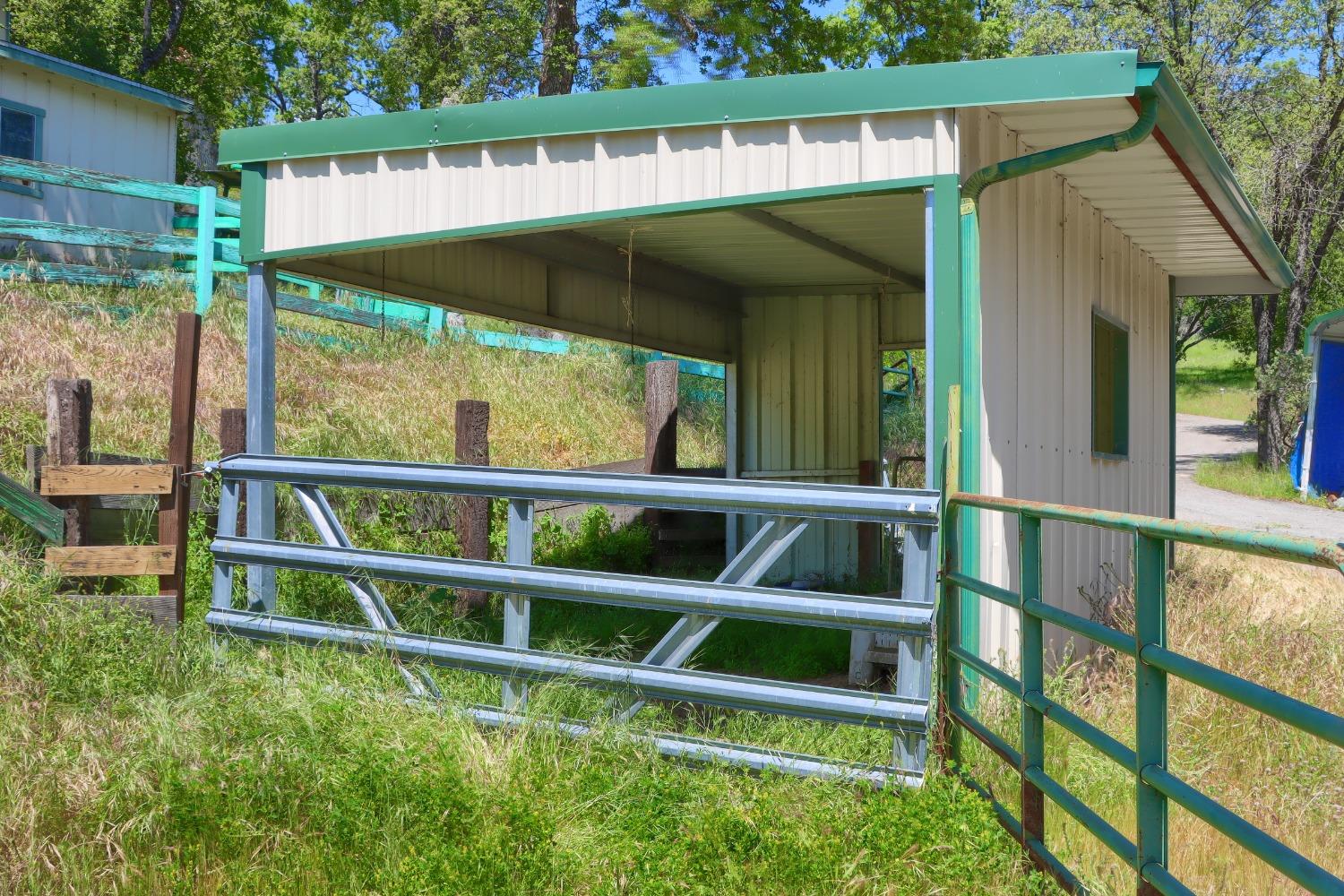 42275 Buckeye Rd, Oakhurst, CA 93644