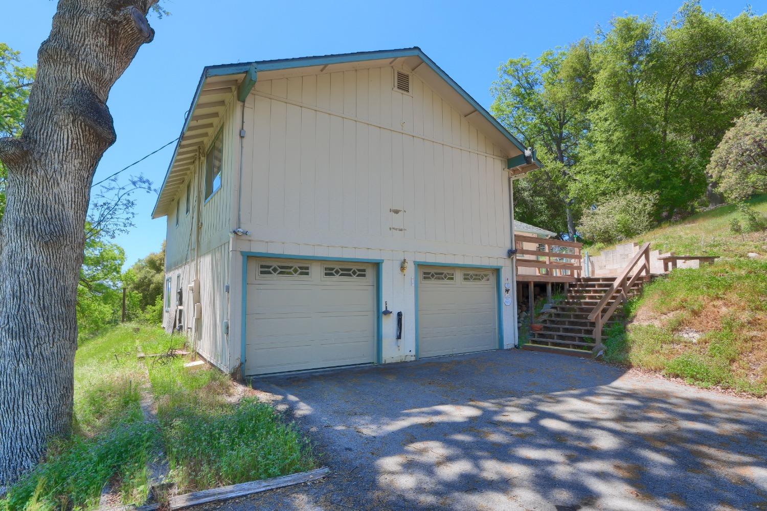 42275 Buckeye Rd, Oakhurst, CA 93644