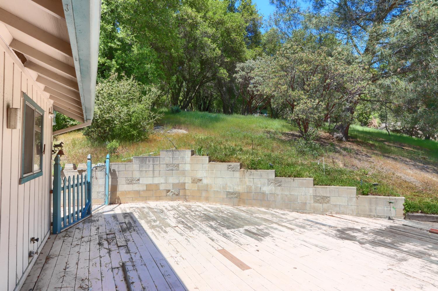 42275 Buckeye Rd, Oakhurst, CA 93644