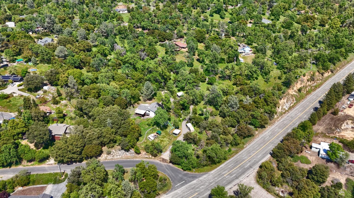 42275 Buckeye Rd, Oakhurst, CA 93644