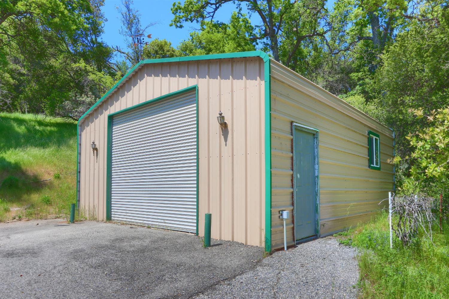 42275 Buckeye Rd, Oakhurst, CA 93644