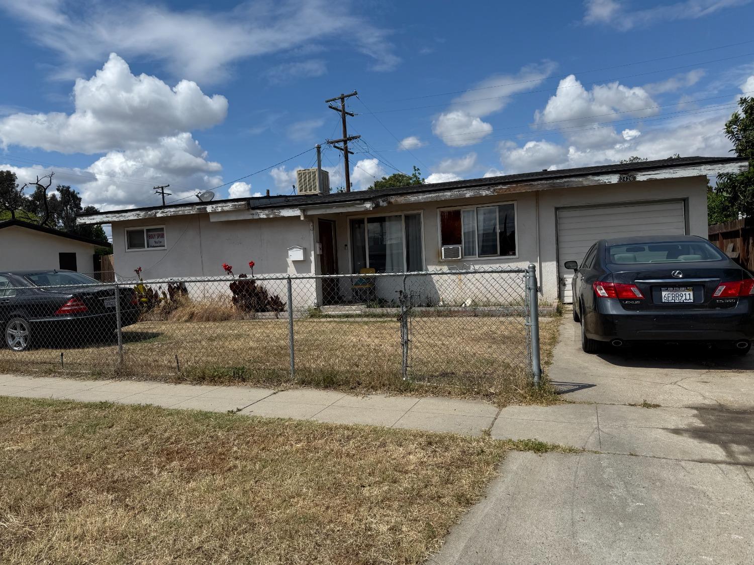 2426 W Andrews Ave, Fresno, CA 93705