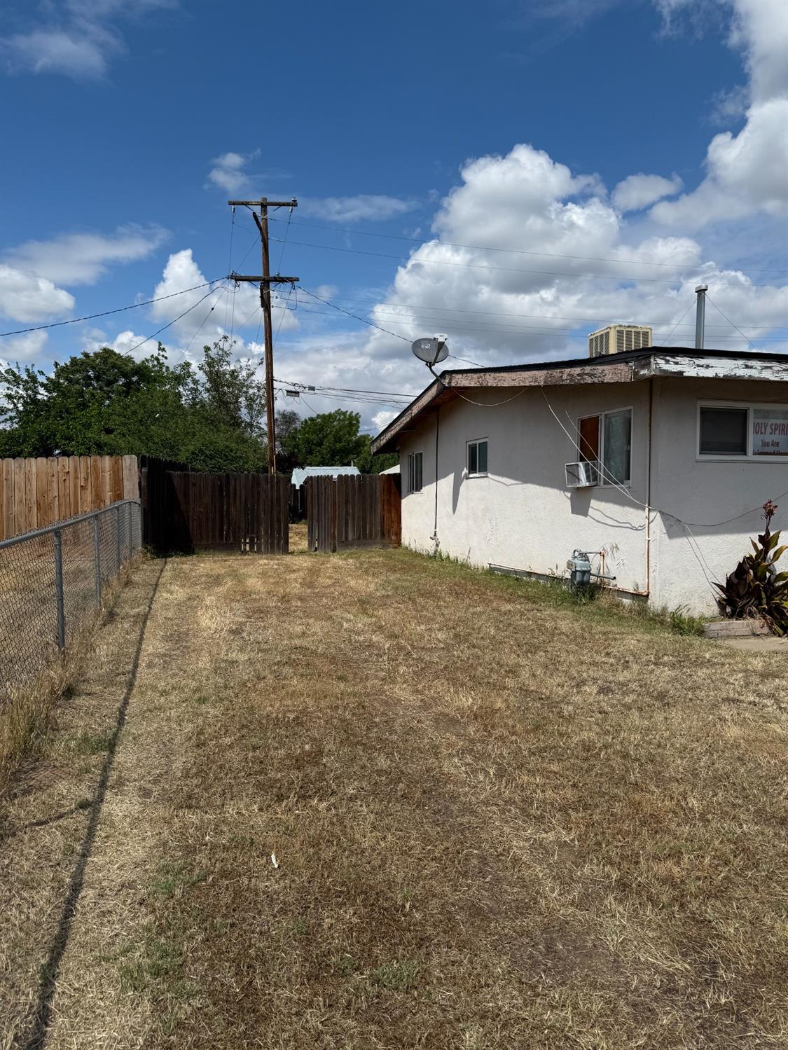 2426 W Andrews Ave, Fresno, CA 93705