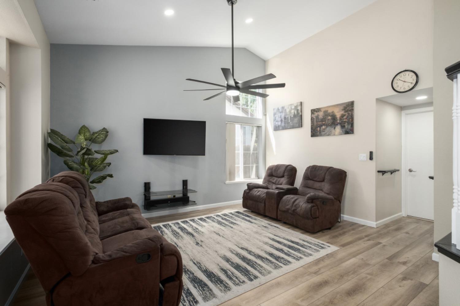 6583 N State Ave, Fresno, CA 93722