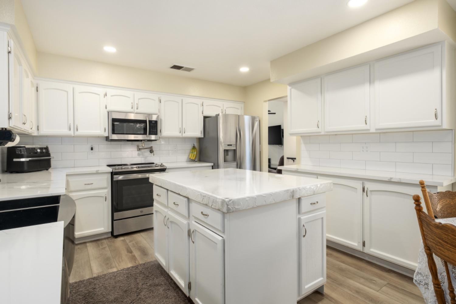 6583 N State Ave, Fresno, CA 93722