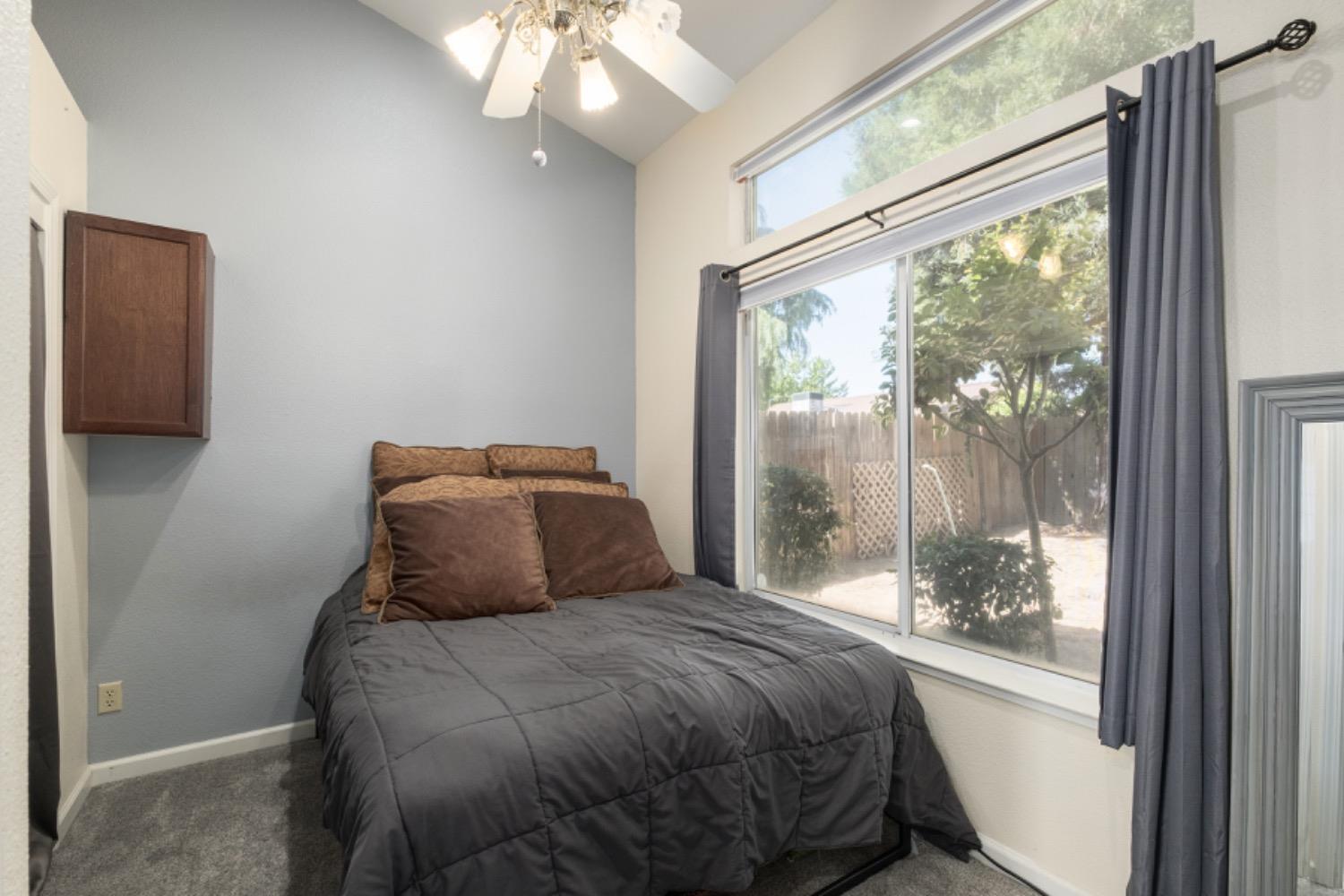 6583 N State Ave, Fresno, CA 93722