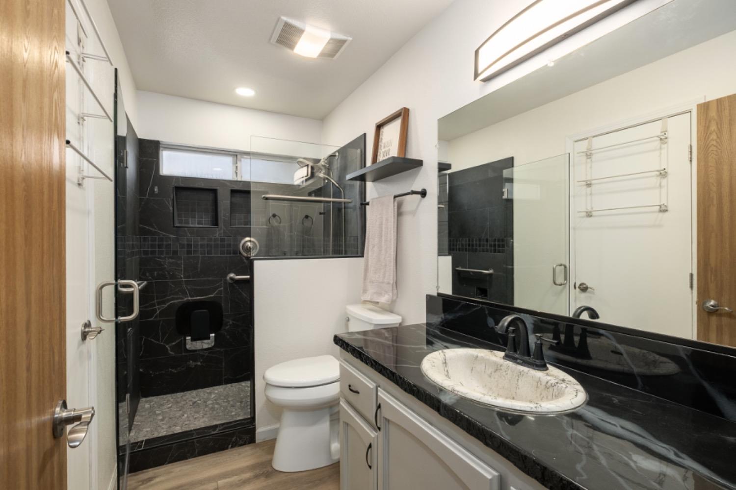 6583 N State Ave, Fresno, CA 93722