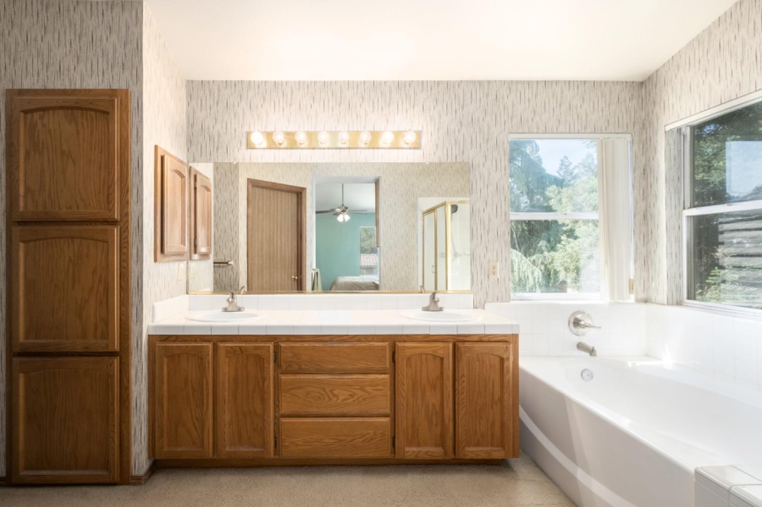 6583 N State Ave, Fresno, CA 93722