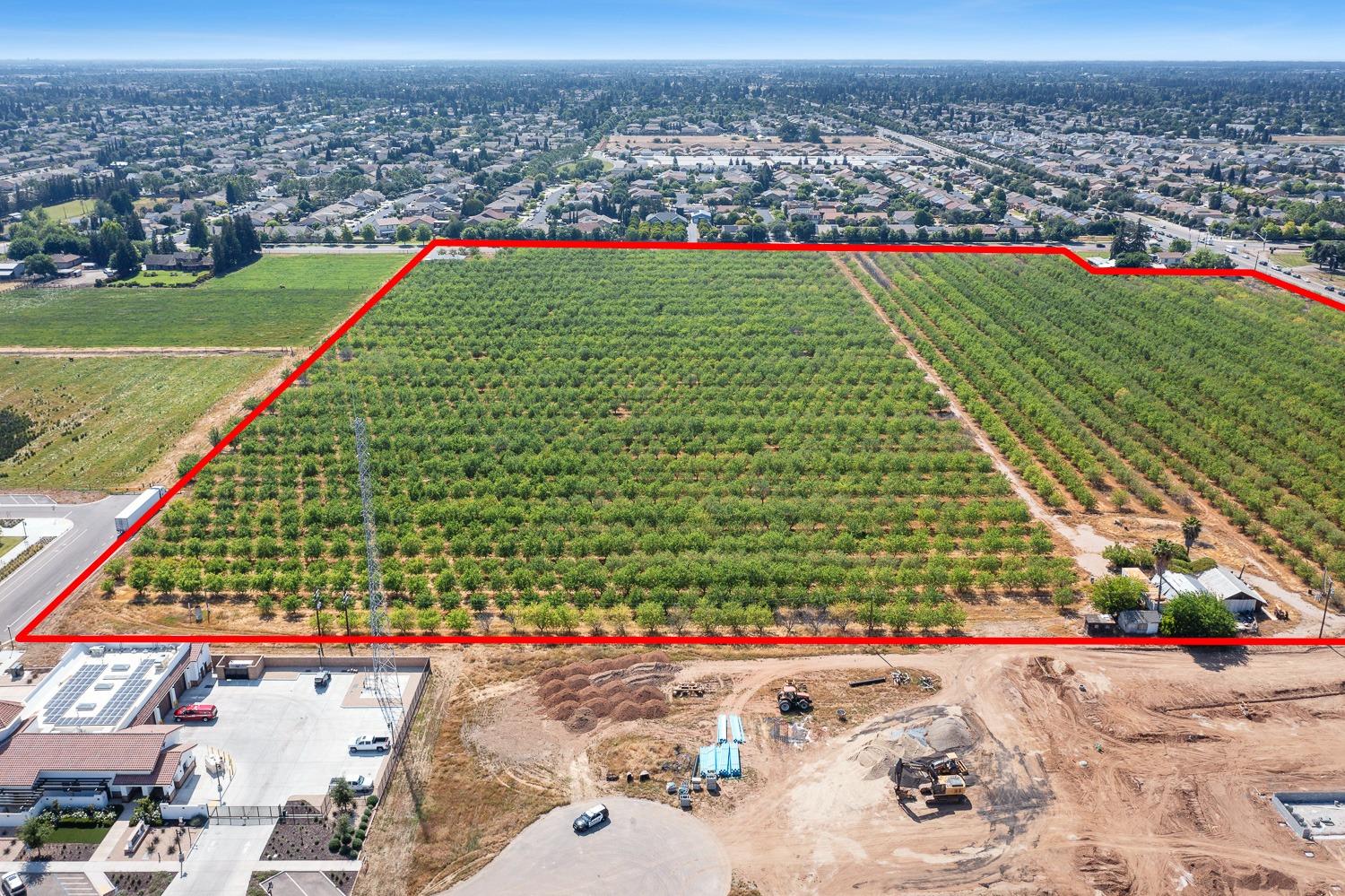 8175 E Shaw Ave, Clovis, CA 93619