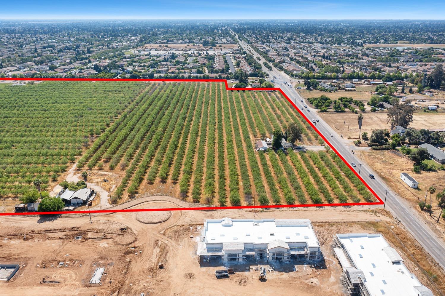 8175 E Shaw Ave, Clovis, CA 93619