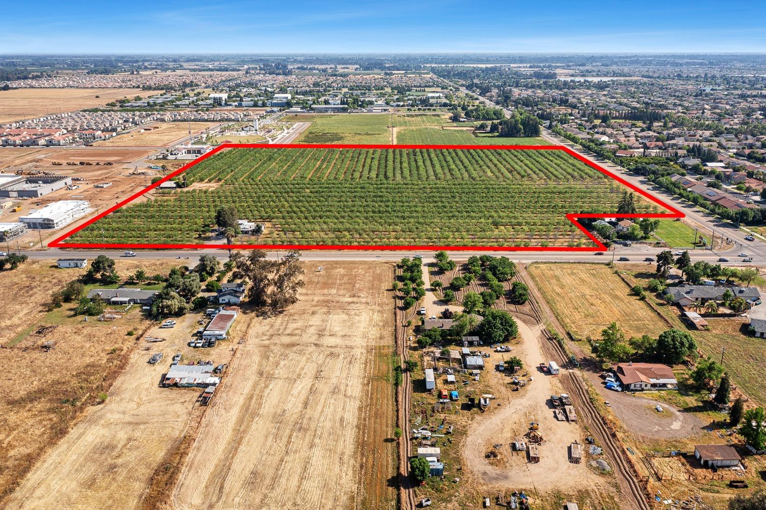 8175 E Shaw Ave, Clovis, CA 93619