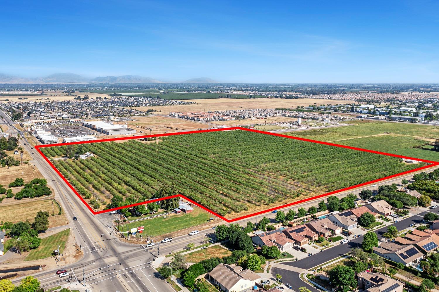 8175 E Shaw Ave, Clovis, CA 93619