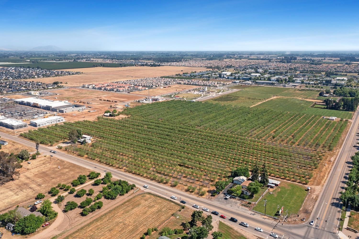 8175 E Shaw Ave, Clovis, CA 93619