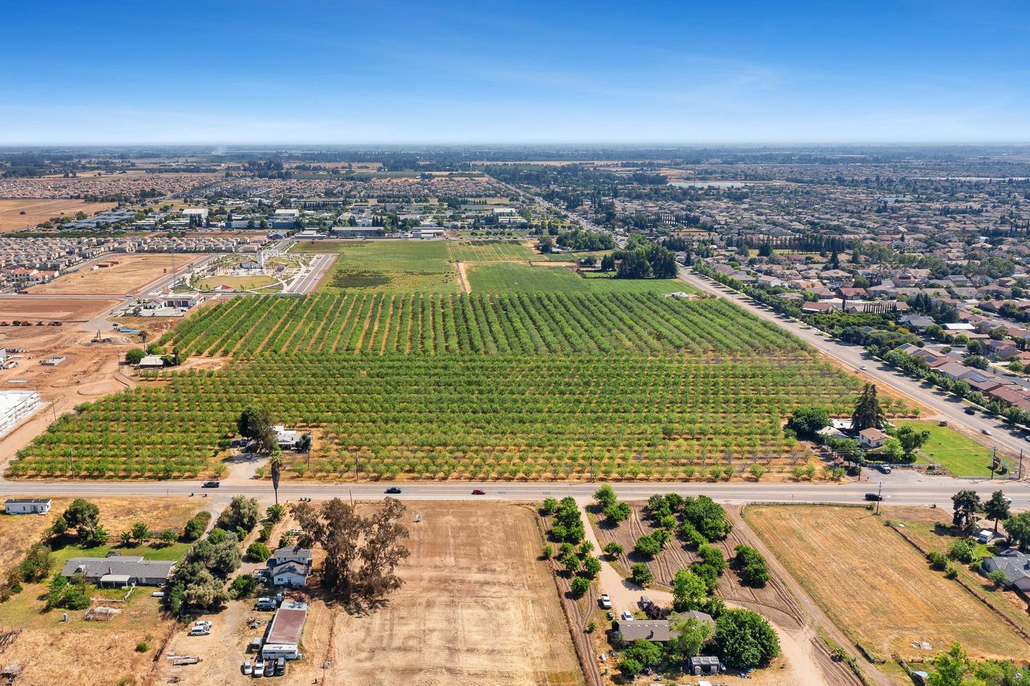 8175 E Shaw Ave, Clovis, CA 93619