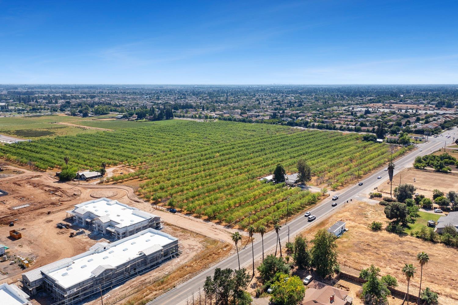 8175 E Shaw Ave, Clovis, CA 93619