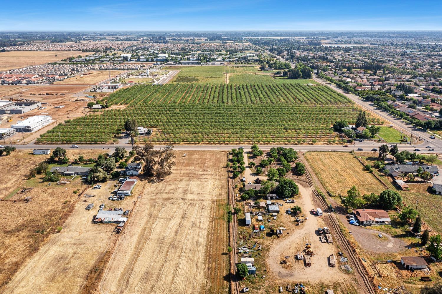 8175 E Shaw Ave, Clovis, CA 93619