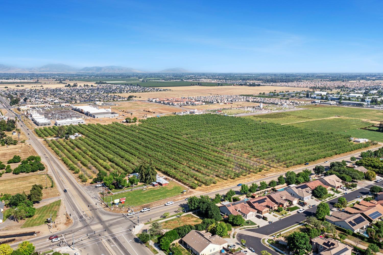 8175 E Shaw Ave, Clovis, CA 93619