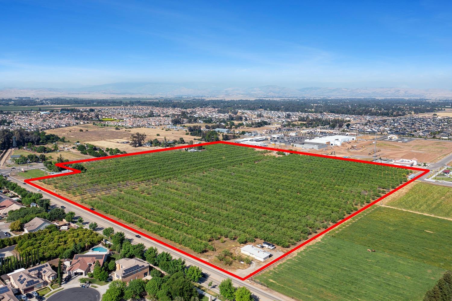 8175 E Shaw Ave, Clovis, CA 93619