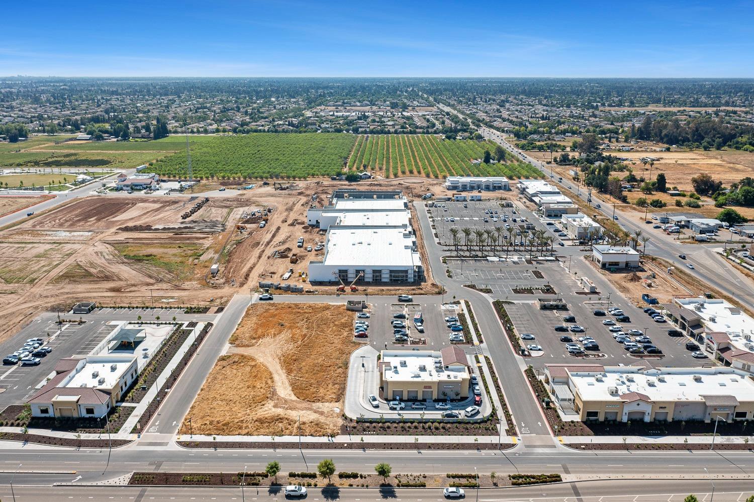 8175 E Shaw Ave, Clovis, CA 93619